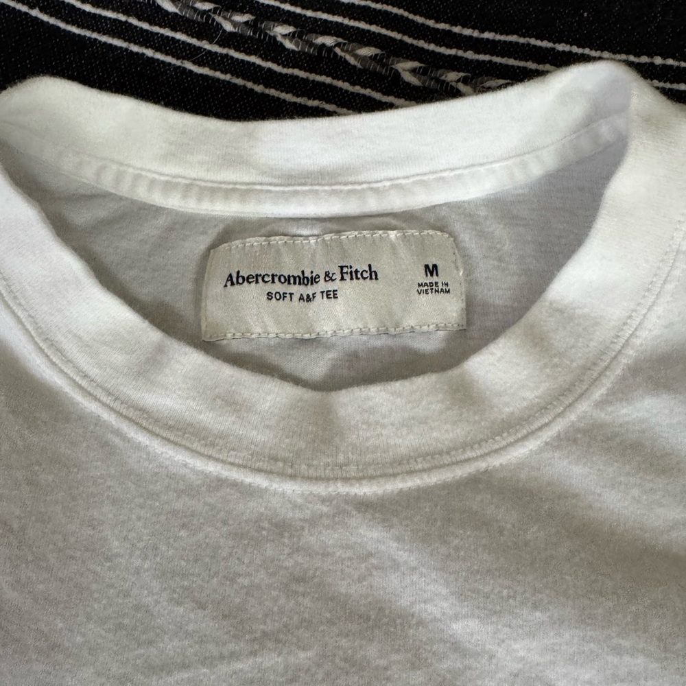 Abercrombie & Fitch White and Burgundy City Tee - Picture 4 of 5
